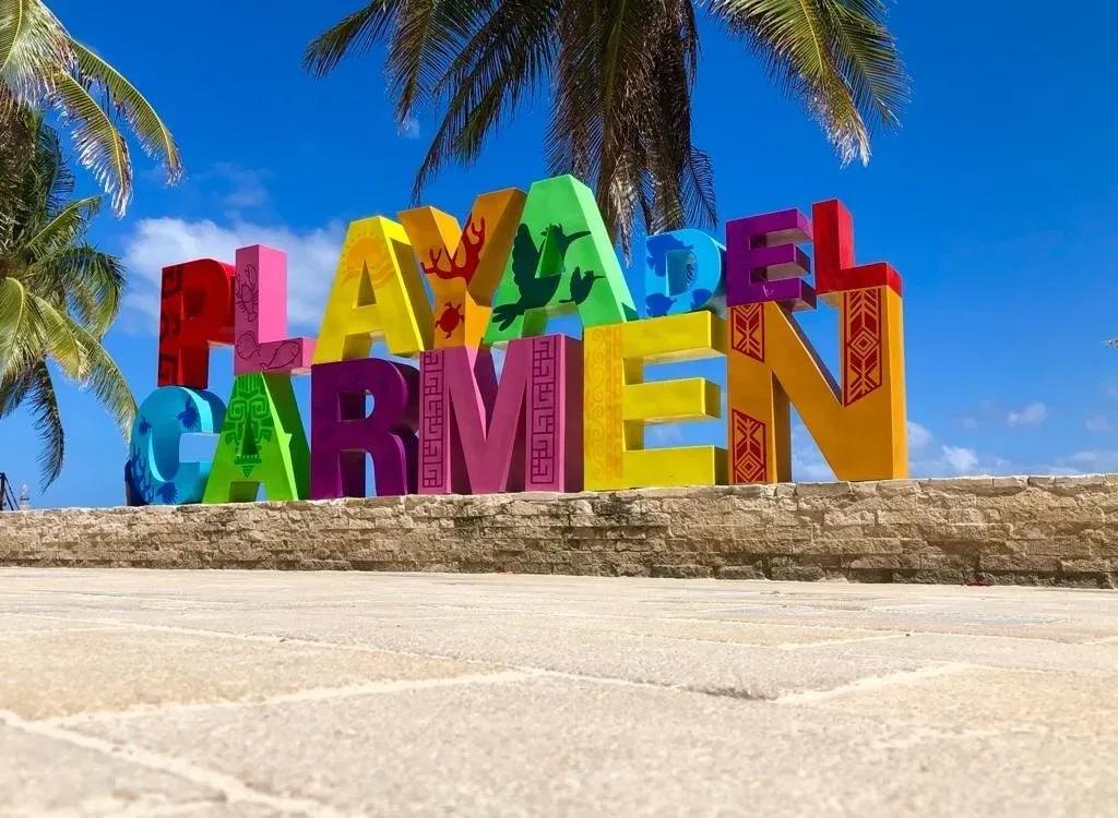 Playa del Carmen Letters - DUNE Mexico - © DUNE Mexico